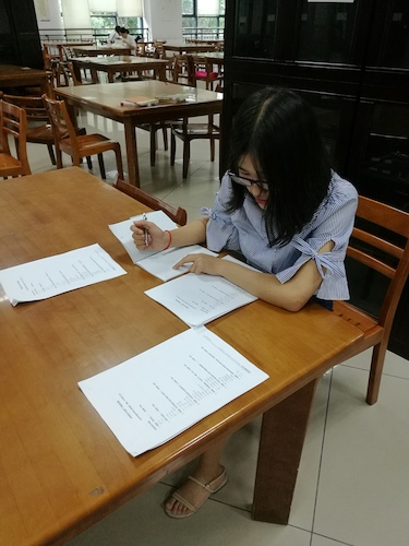 七月八日 电子竞技博彩
 赴西湖区“格格”学习探索小分队 队长正在统计纸质问卷最终结果