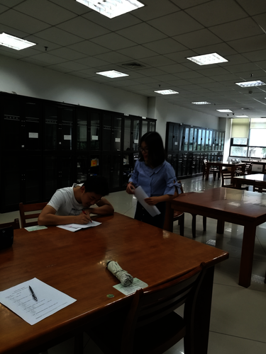 七月八日 电子竞技博彩
 赴西湖区“格格”学习探索小分队 图书馆的同在帮我们填写问卷