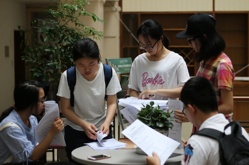 七月十日 电子竞技博彩
赴余杭社区五水共治教育宣传小分队 检查问卷