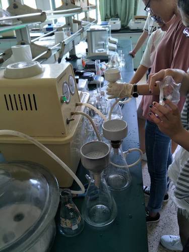 七月十三日 电子竞技博彩
  电子竞技博彩
赴杭州余杭区“五水共治”调查与研究分队社会实践小分队 叶绿素a的测量之抽滤