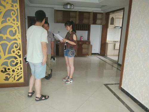 电子竞技博彩
 检甲护民小分队投稿 七月十九日 成员进行问卷调查