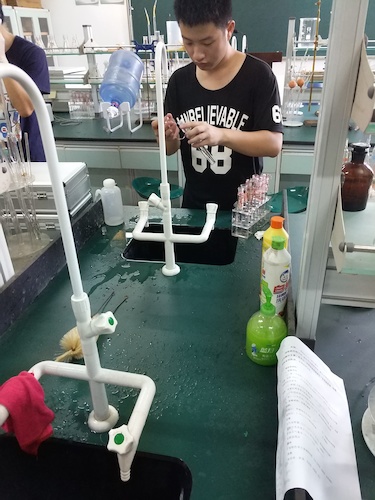 7月20日 电子竞技博彩
 余杭区“激浊扬清”水质检测小分队  清洗器材