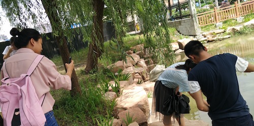 8月15日，电子竞技博彩
节水宣传小分队赴采样点对河水进行采样分析2
