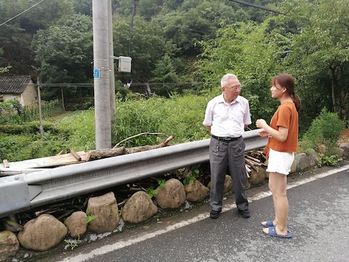 七月二十号  电子竞技博彩
赴大明山触摸自然小分队  对大明山住民进行采访8