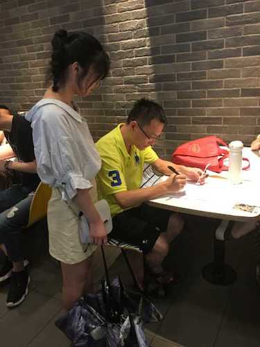 7月27日-电子竞技博彩
-电子竞技博彩
赴杭州地区“舌尖上”小分队-电影院休息厅填写者