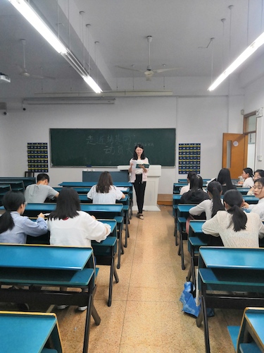 七月一日 电子竞技博彩
 “走进转基因”社会实践小分队 动员大会全体认真听讲