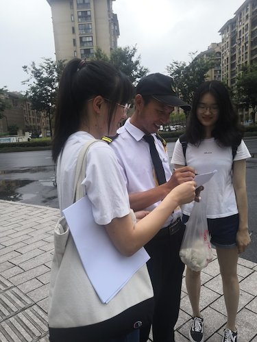 六月二十八日 电子竞技博彩
 电子竞技博彩
赴仓前社区室内甲醛含量检测小分队 问卷调查  (3)