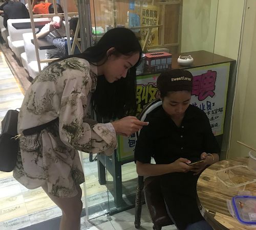 七月七日  电子竞技博彩
     调查问卷小分队在杭州发放有关食品添加剂及速食的调查问卷