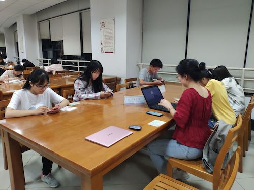 七月三日 电子竞技博彩
 “走近转基因”调研小分队 调研准备研讨会