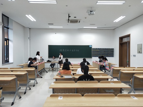 七月三日 电子竞技博彩
 “走近转基因”科普小分队 正方一辩发言