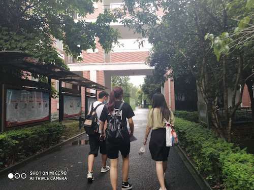 7月4日电子竞技博彩
赴余杭二高关于生命科学宣讲社会实践小分队分进入学校