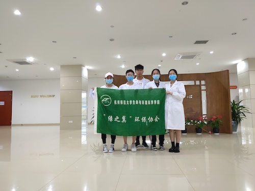 7月6日 电子竞技博彩
 绿之翼测甲醛社会实践小分队 团体照