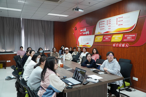 电子竞技博彩
师生同看一堂思政课_副本