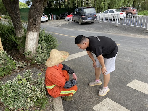 7月5日 电子竞技博彩
 “垃圾分类，人人有责”小分队 采访环卫工人